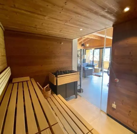 Hotelli Der Dolomitenhof   Tristach