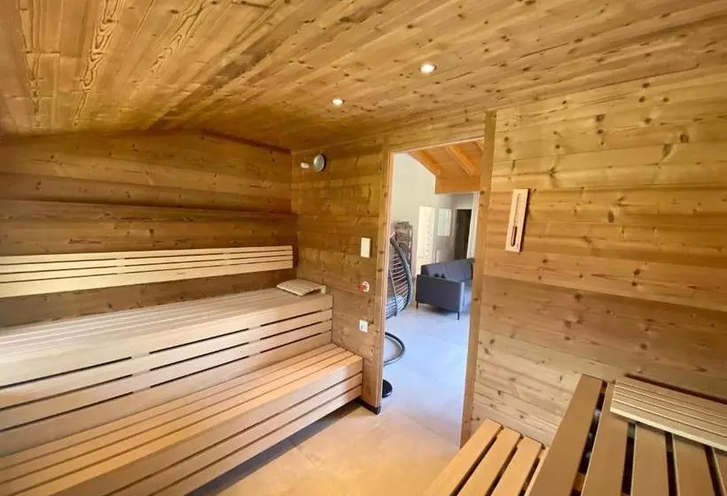 Hotelli Der Dolomitenhof   Tristach