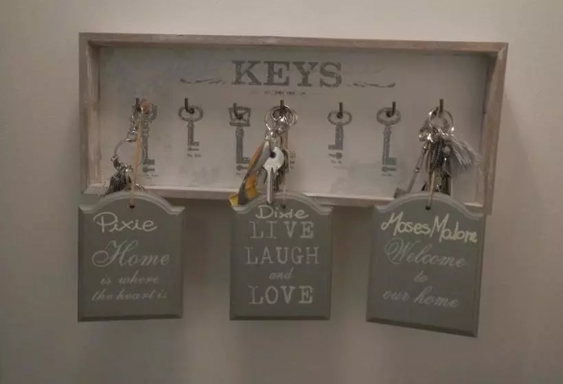 تختخواب و صبحانه Pixie Dixie & Moses Malone