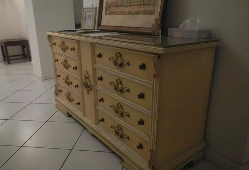 تختخواب و صبحانه Pixie Dixie & Moses Malone