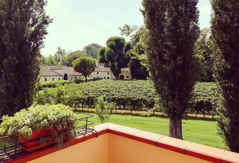 Aamiaismajoitus (B&B) Villa Stefania