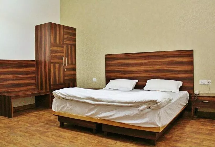 Adhunik Hotel Neemrana