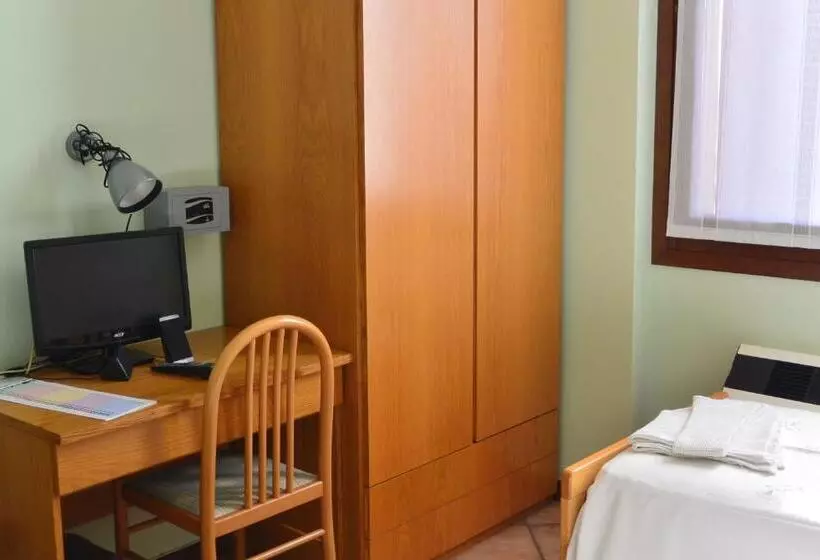 هتل Albergo Escondido