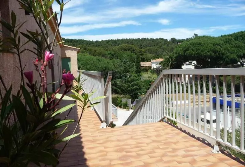 هتل Hôtel Les Eucalyptus