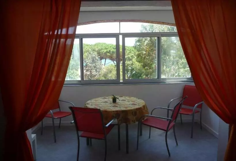 هتل Hôtel Les Eucalyptus