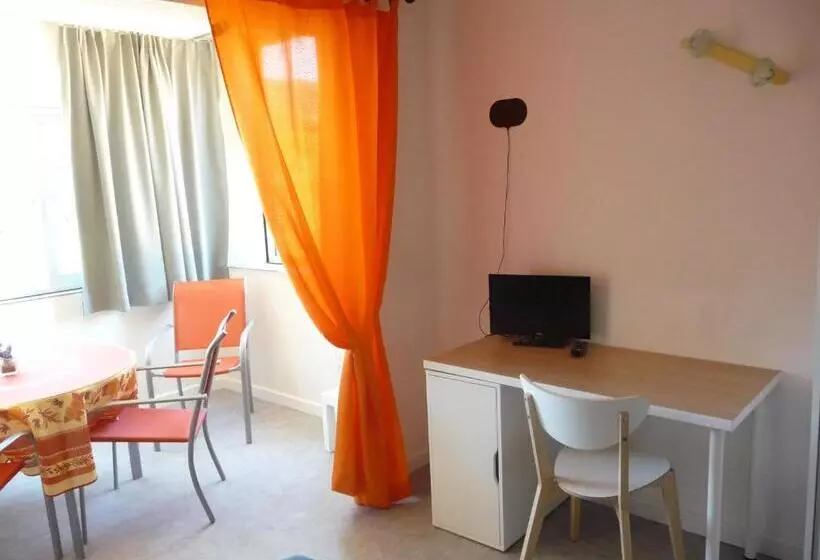 هتل Hôtel Les Eucalyptus