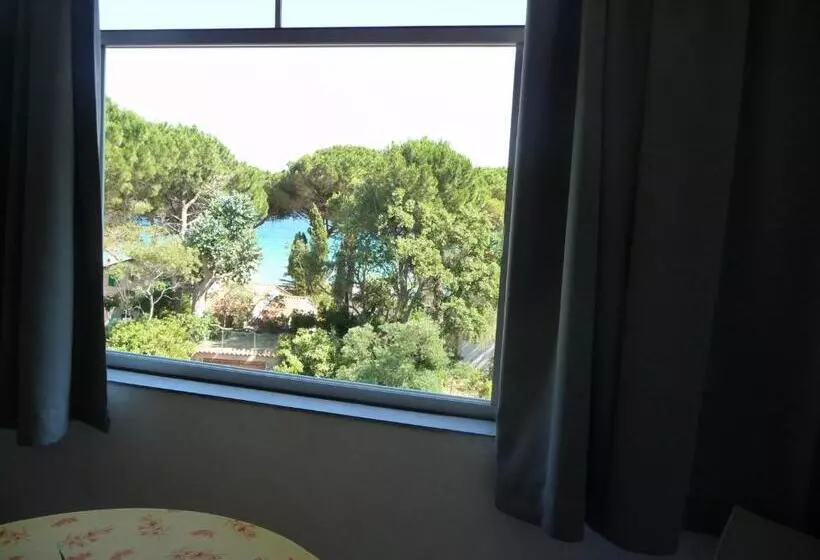 هتل Hôtel Les Eucalyptus