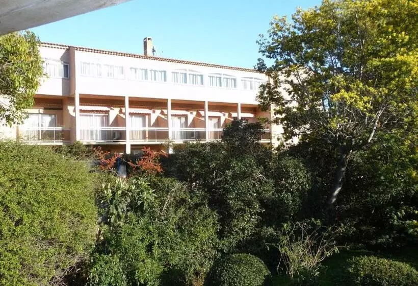 هتل Hôtel Les Eucalyptus