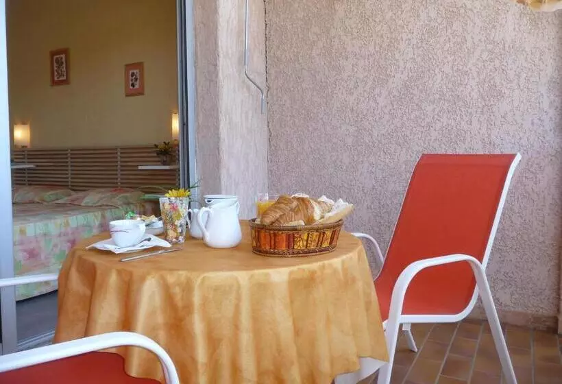 هتل Hôtel Les Eucalyptus