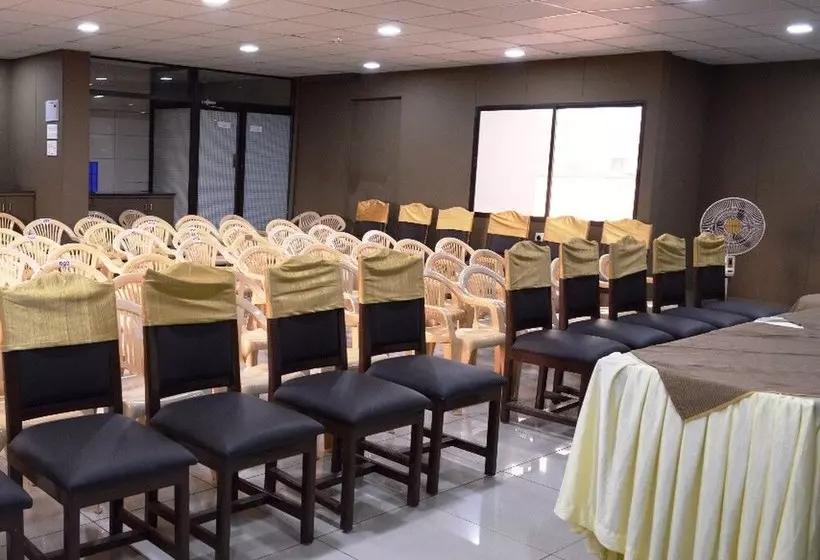 Hotel Palm View Residency