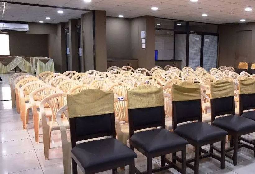 Hotel Palm View Residency