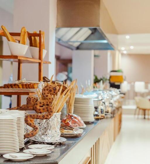 ホテル Tanga Beach Resort & Spa