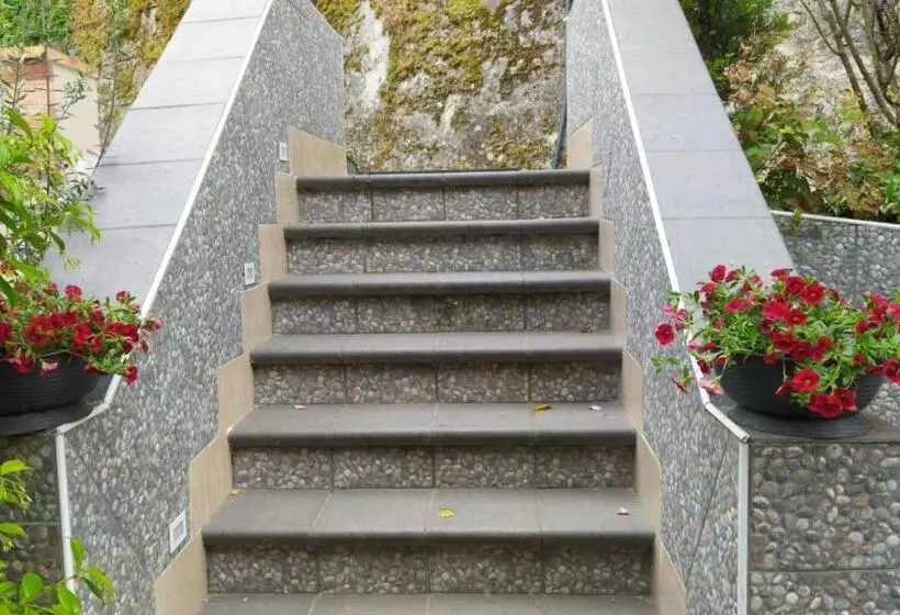 تختخواب و صبحانه Il Roseto