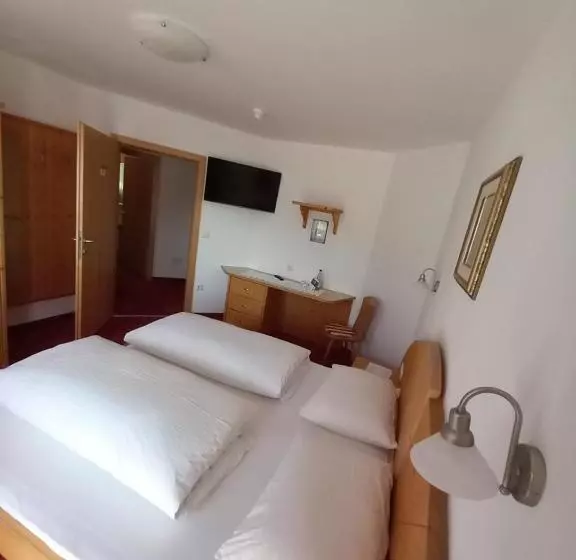 Hotelli Gasthof Innerwalten