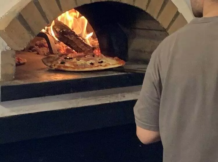 Hotelli Albergo Ristorante La Torretta