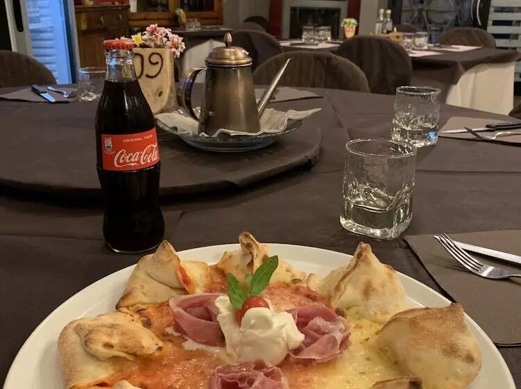 Hotelli Albergo Ristorante La Torretta