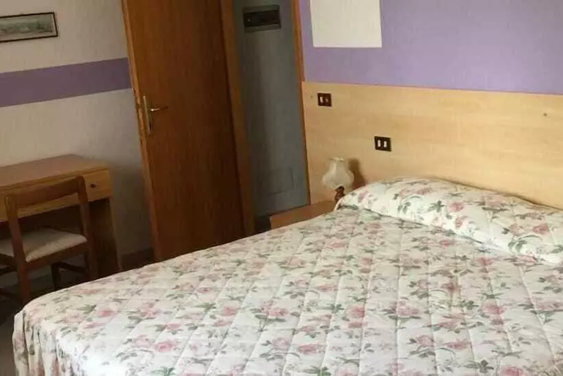 Hotelli Albergo Ristorante La Torretta