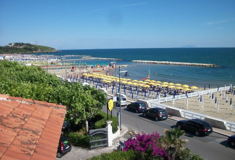 בית מלון כפרי Tirreno Formia