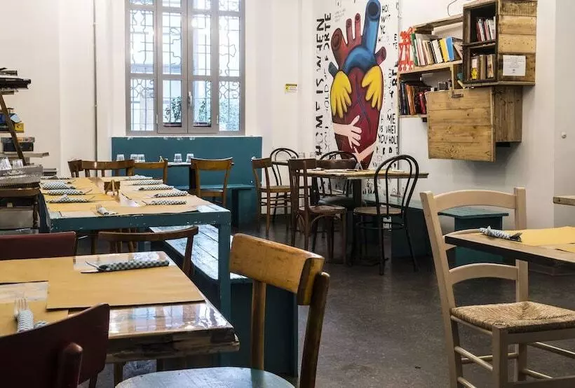 Madama Hostel & Bistrot