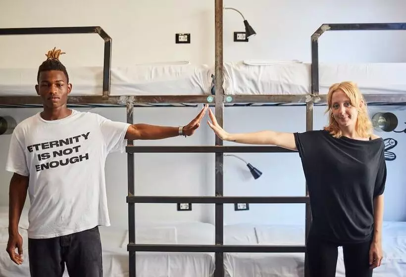 Madama Hostel & Bistrot