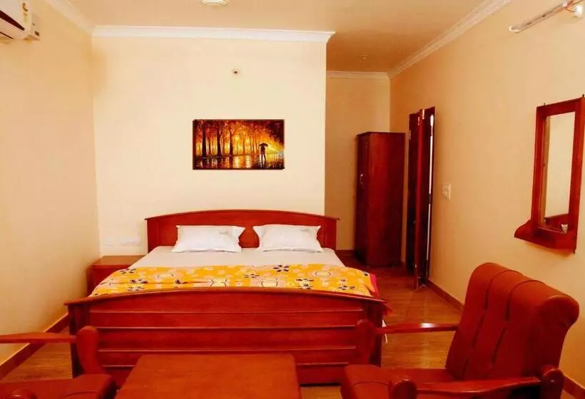 Club 7 Beach Resort