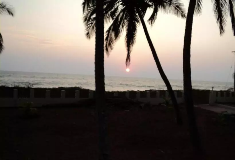 Club 7 Beach Resort