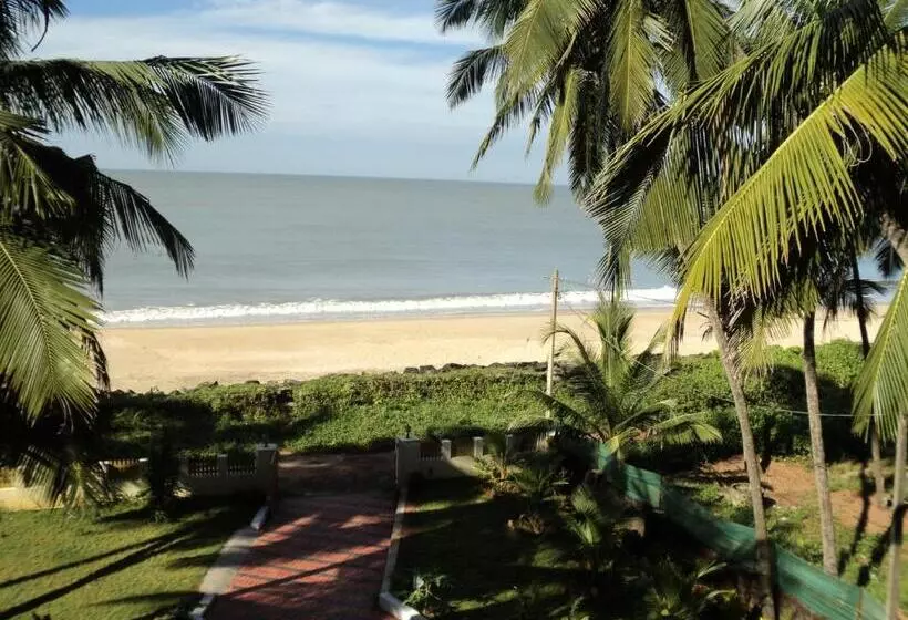 Club 7 Beach Resort