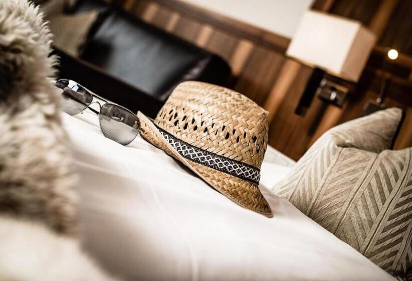 בית מלון כפרי Der Mesnerwirt   4 Superior   Meran 2000