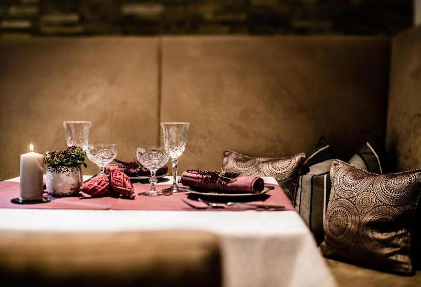 בית מלון כפרי Der Mesnerwirt   4 Superior   Meran 2000