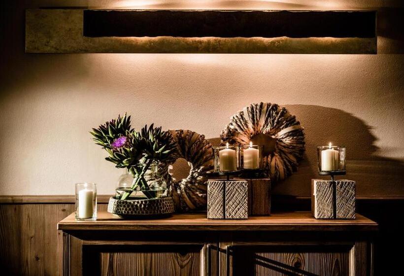 בית מלון כפרי Der Mesnerwirt   4 Superior   Meran 2000