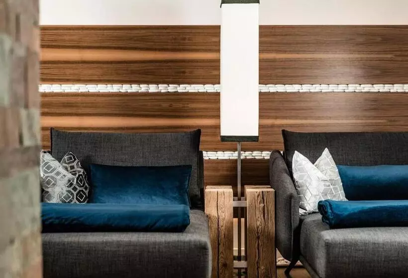 ホテル Der Mesnerwirt   4 Superior   Meran 2000