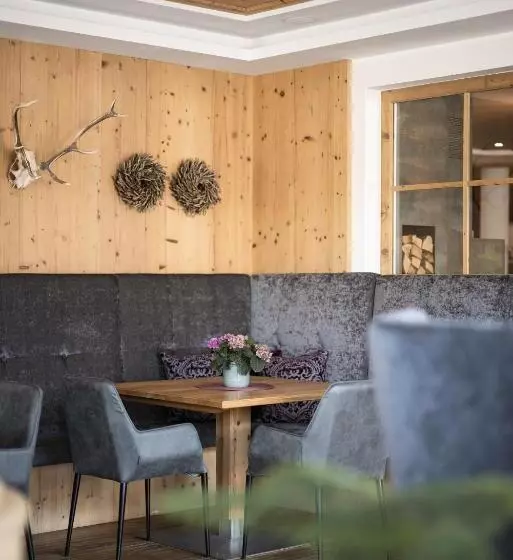 ホテル Der Mesnerwirt   4 Superior   Meran 2000