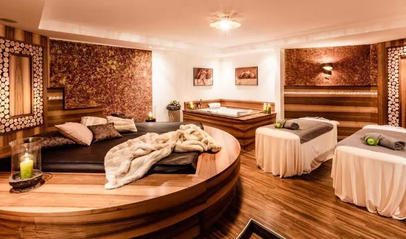 ホテル Der Mesnerwirt   4 Superior   Meran 2000