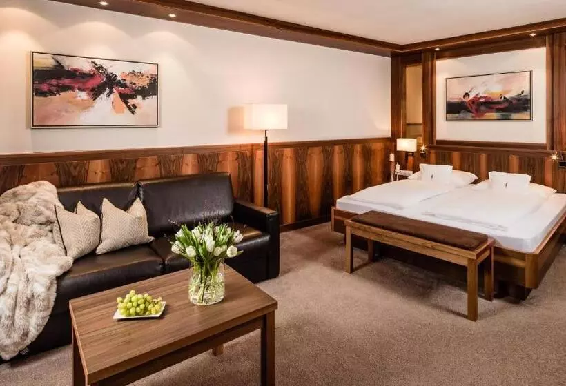 ホテル Der Mesnerwirt   4 Superior   Meran 2000