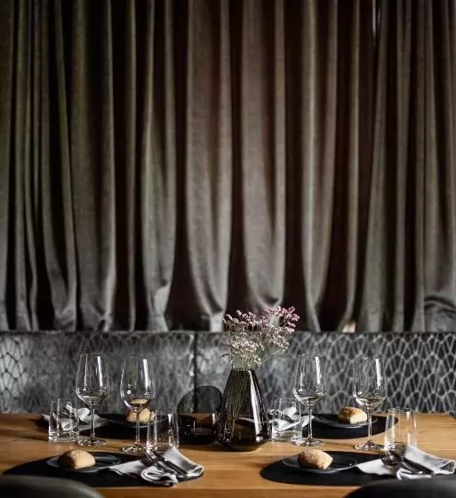 ホテル Der Mesnerwirt   4 Superior   Meran 2000