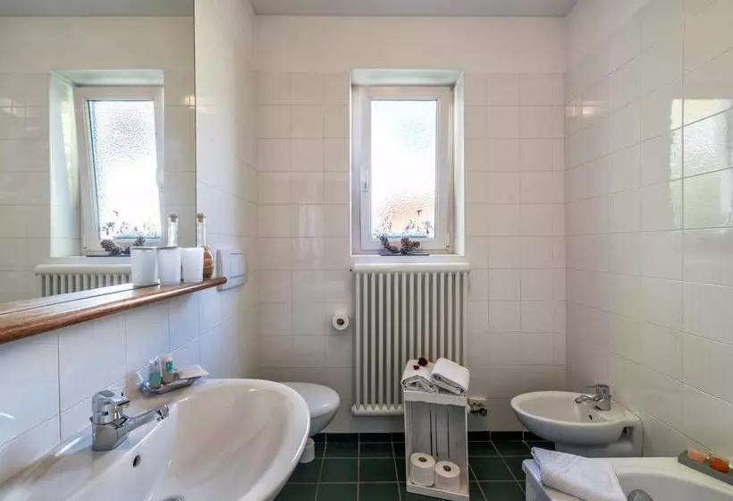 Aamiaismajoitus (B&B) Agritur Deromedi