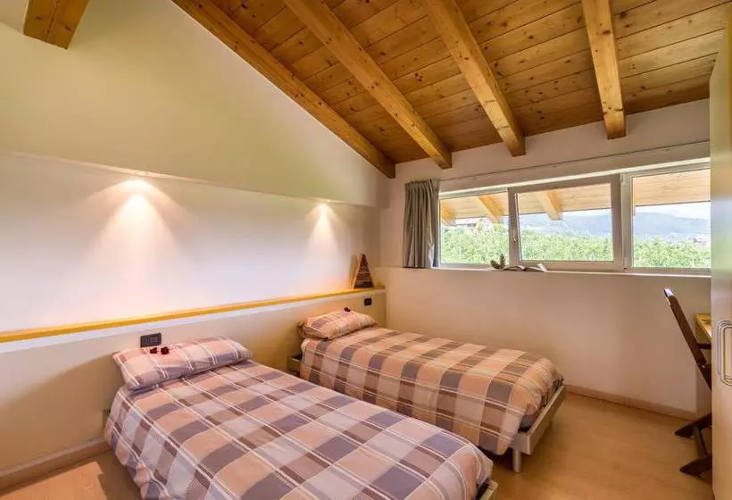 Aamiaismajoitus (B&B) Agritur Deromedi