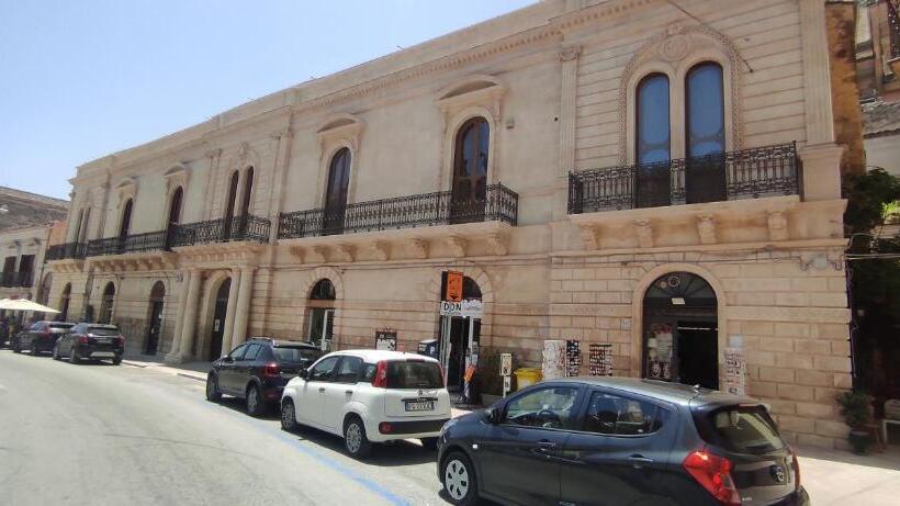 צימר Palazzo Santa Rosalia