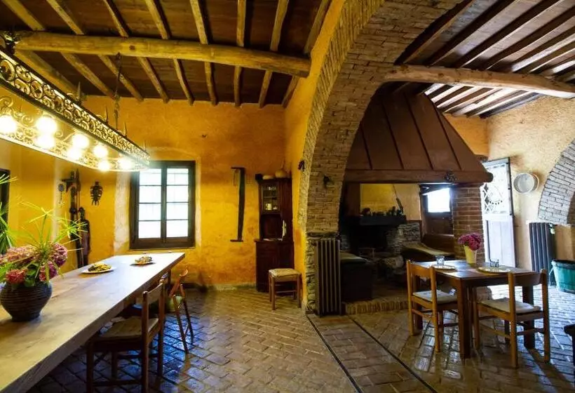 Aamiaismajoitus (B&B) Rivarola Al Tempo Dei Castelli