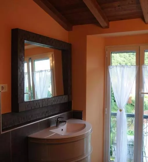 Aamiaismajoitus (B&B) Rivarola Al Tempo Dei Castelli