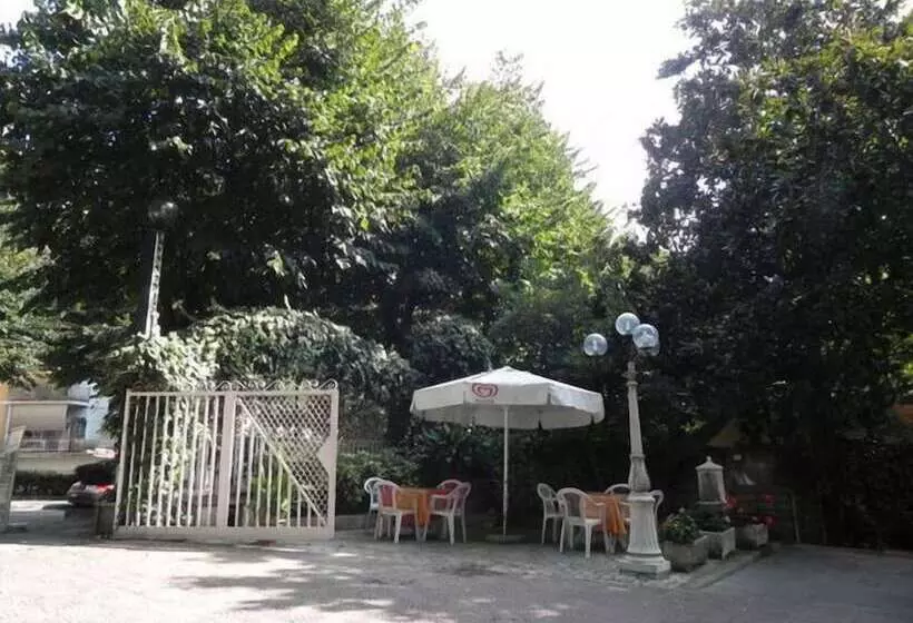 ホテル Villa Robinia