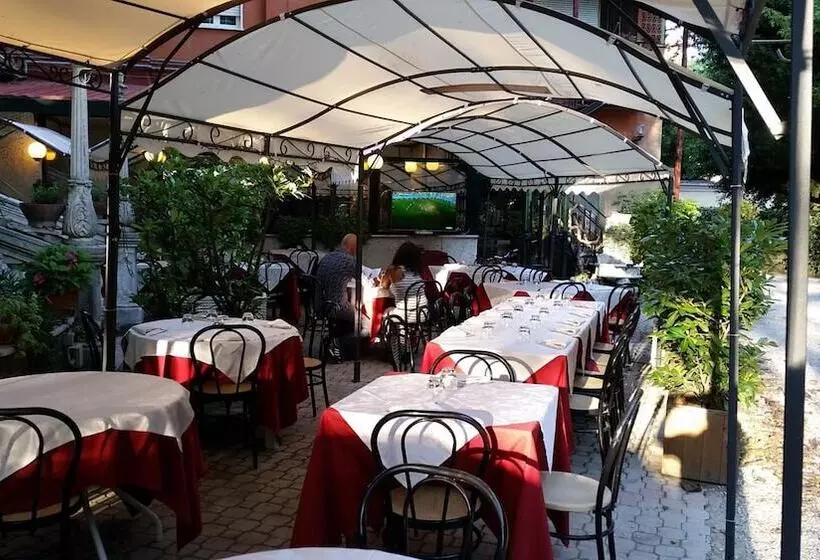 ホテル Villa Robinia