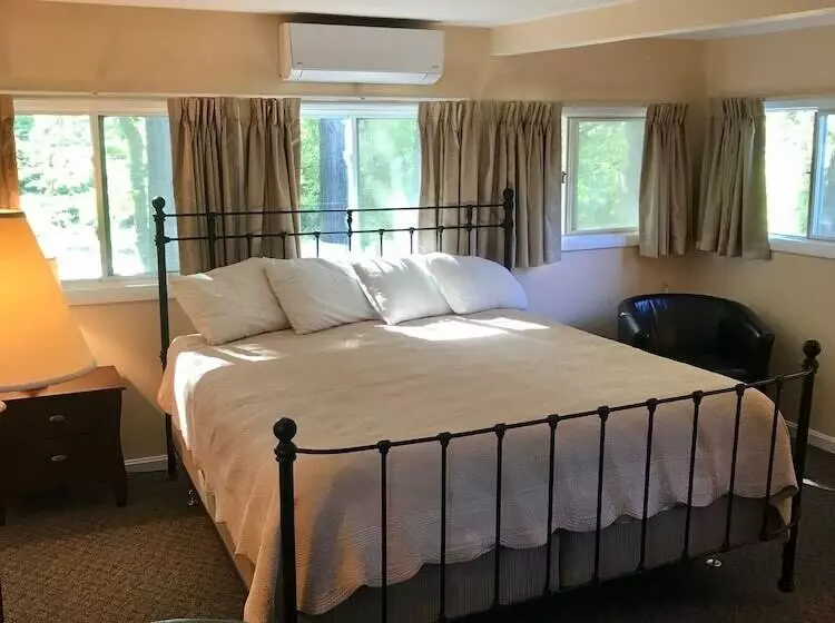 Mt Liberty Cabins And Motel