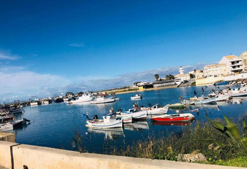 مبيت وإفطار Casale Rocca Fiorita