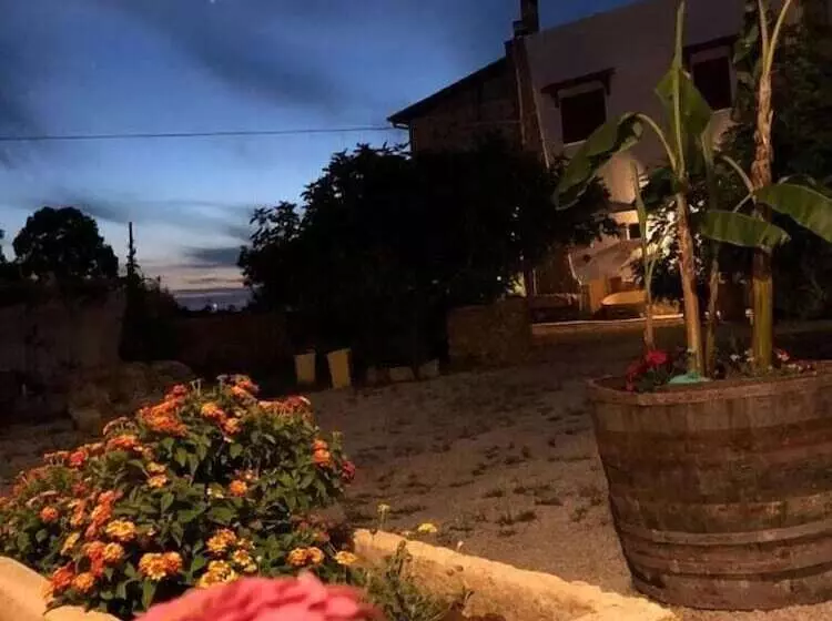 Aamiaismajoitus (B&B) Da Mesciu Nzinu