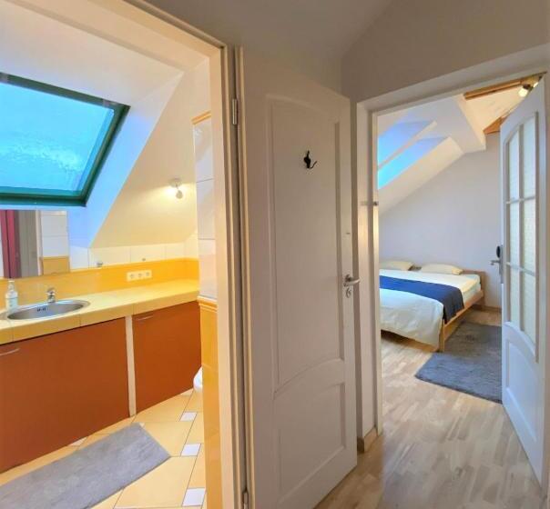 هاستل Jimmy Jumps House