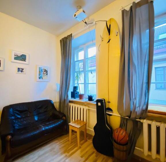 هاستل Jimmy Jumps House