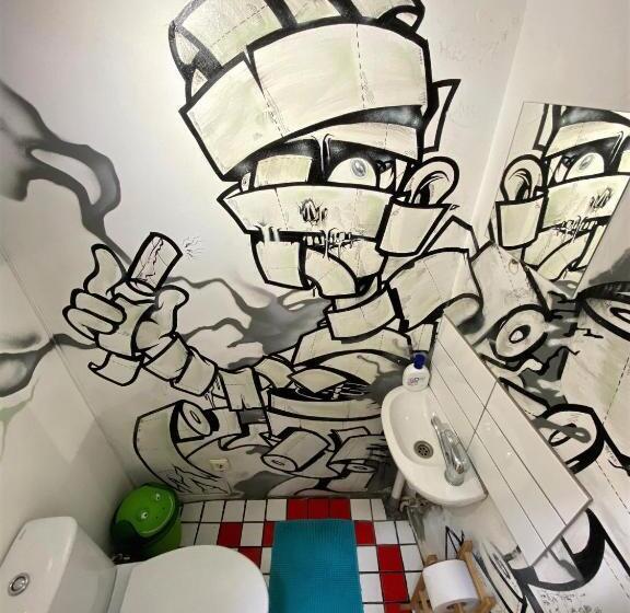 هاستل Jimmy Jumps House