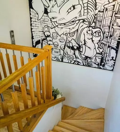 هاستل Jimmy Jumps House
