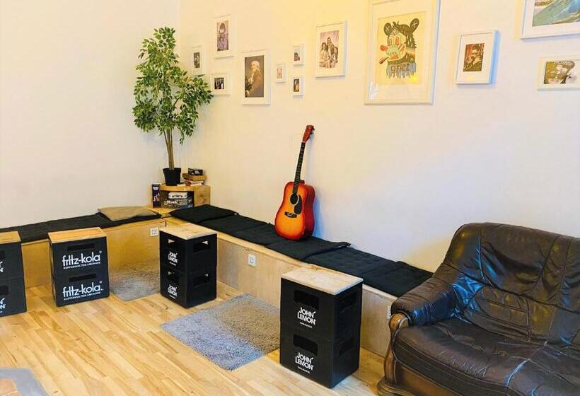 هاستل Jimmy Jumps House